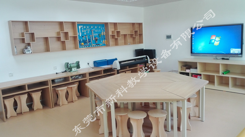 <a href='http://www.hlfbw.com' target='1' style='font-size:14px; font-weight:bold; color:#0080ff;'>创客实验室</a>
